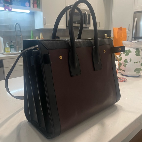 Saint Laurent Classic Sac Du Jour Small Burgundy and Black in smooth leather - Picture 5 of 14